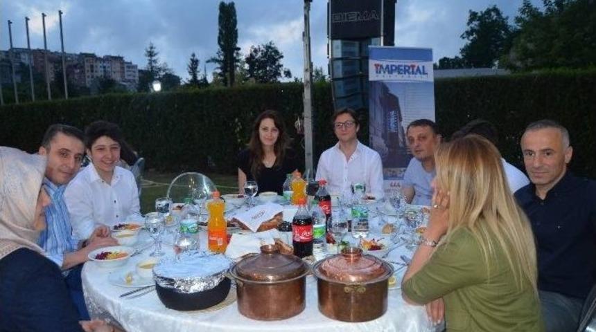 &Ouml;zel İmperial Hastanesi &Ccedil;alışanları İftar Yemeğinde Buluştu