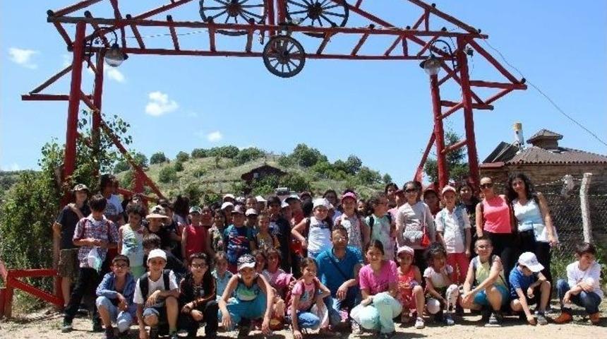 &Ccedil;ankaya Belediye Başkanı Taşdelen&rsquo;den &Ouml;ğrencilere Karne Hediyesi