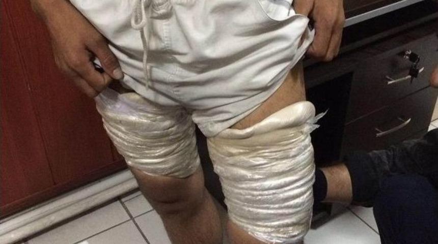 Bacaklarına Sarılı 100 Gram Eroinle Yakalandılar