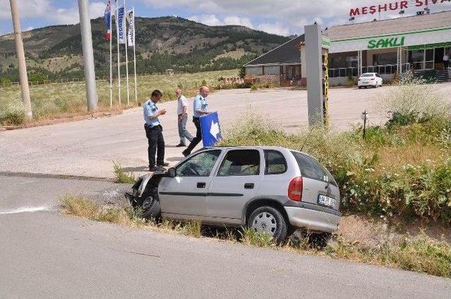 Sivas’ta Otomobil Su Kanalına Uçtu: 1 Yaralı
