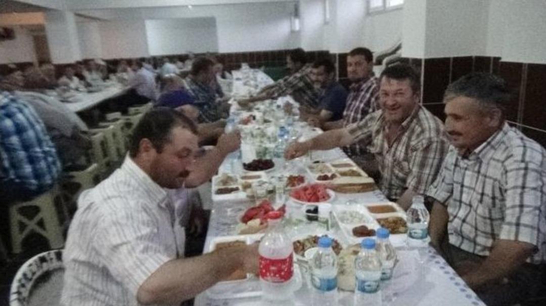 Oğulpaşa K&ouml;y&uuml;&rsquo;nde Toplu İftar Geleneği Devam Ediyor
