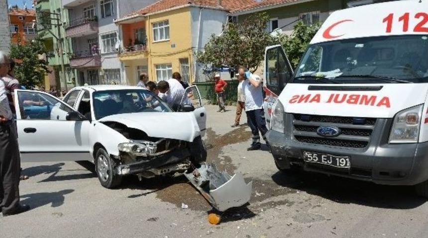 Ambulans İle Otomobil Çarpıştı: 1 Yaralı