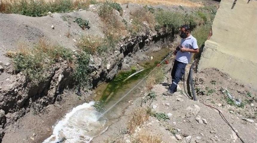 Dinar Belediyesi Tarafından Başlatılan İla&ccedil;lama &Ccedil;alışmaları Devam Ediyor