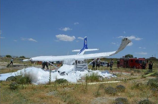 Burdur’da Eğitim Uçağı Zorunlu İniş Yaptı (2)