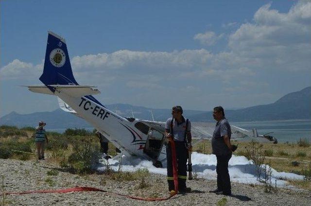 Burdur’da Eğitim Uçağı Zorunlu İniş Yaptı (2)