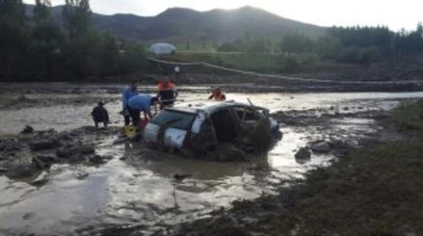 Muş’taki Sel Baskınında Ölen Çocuk Ve Annesi Toprağa Verildi