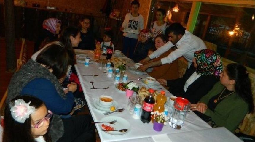 Kaymakam Alibeyoğlu&rsquo;nden İftar Yemeği