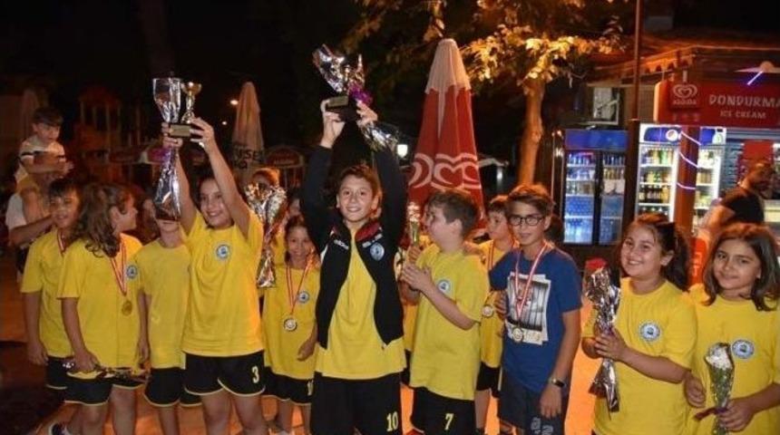 Milas&rsquo;ta Şampiyonlara Yakışır Kutlama