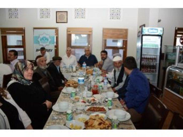 Aksaray Belediyesi Huzurevi Sakinlerine İftar Verdi