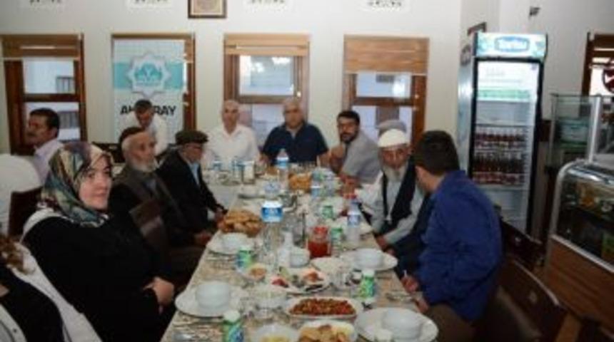 Aksaray Belediyesi Huzurevi Sakinlerine İftar Verdi