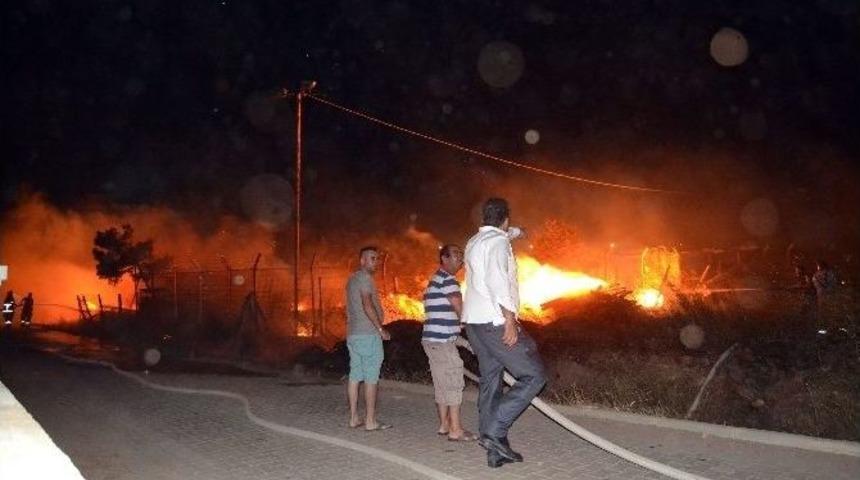 Şiddetli Fırtına Sırasında Atılan Havai Fişekler Yangın &Ccedil;ıkardı