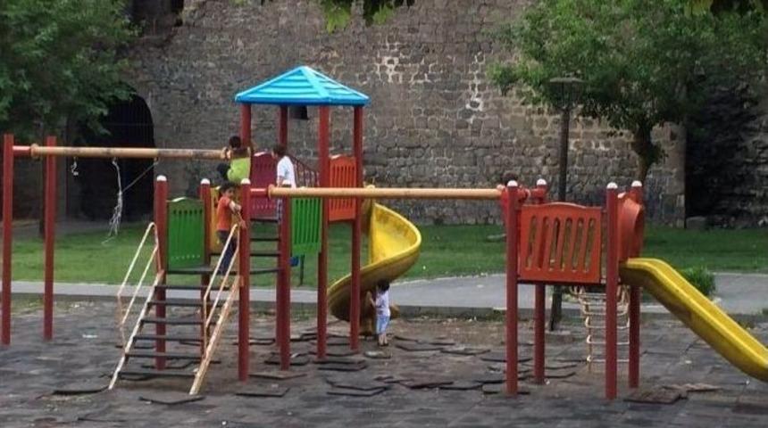 5 Ay &Ouml;nce Bombalar Patlıyordu, Bug&uuml;n &Ccedil;ocuk Sesleri Y&uuml;kseliyor