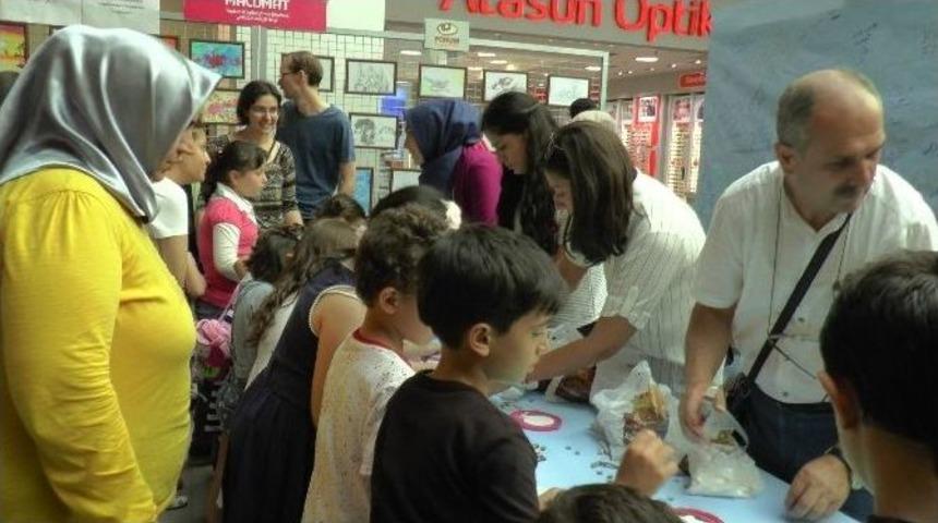 M&uuml;lteciler G&uuml;n&uuml;&rsquo;nde T&uuml;rk Ve Suriyeli &Ccedil;ocuklar Avm&rsquo;de Eğlendi