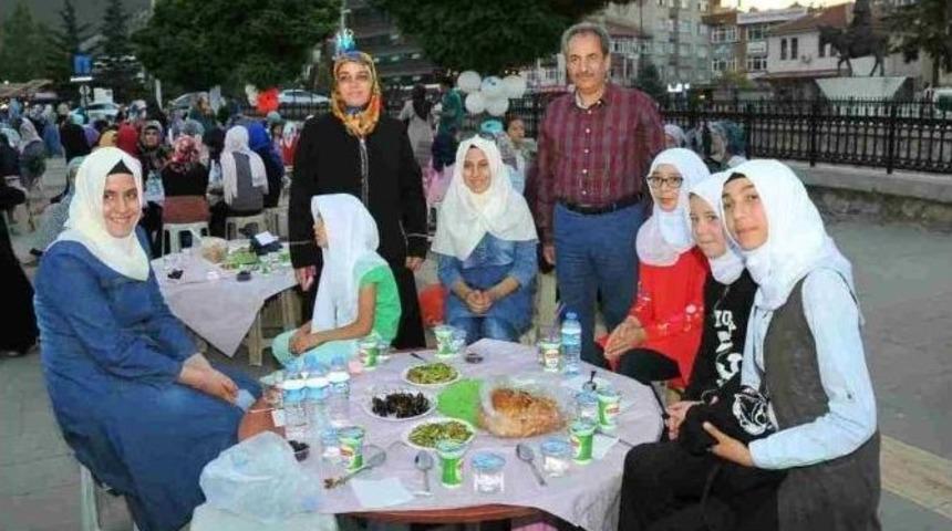 Akşehir’de 2. Geleneksel Çocuk İftar Şenliği