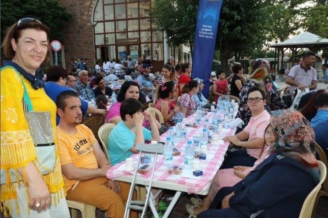 B&uuml;y&uuml;kşehirden 2 Bin Kişilik İftar