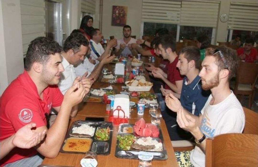 Kırkağa&ccedil; Gen&ccedil;lik Kampında Kardeşlik İklimi Esiyor