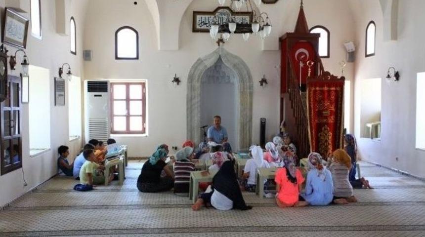 Tarihi Camide Kuran Kursu