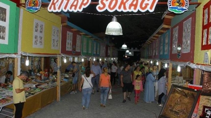 Atakum&rsquo;da Kitap Sokağı Oluşturuldu