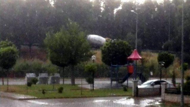 Çöl Sıcaklarıyla Bunalan Aydın, Yaz Yağmuruyla Serinledi