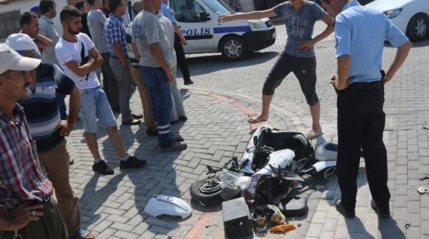 Elektrikli Bisiklet Tır&rsquo;a &Ccedil;arptı: 2 Yaralı