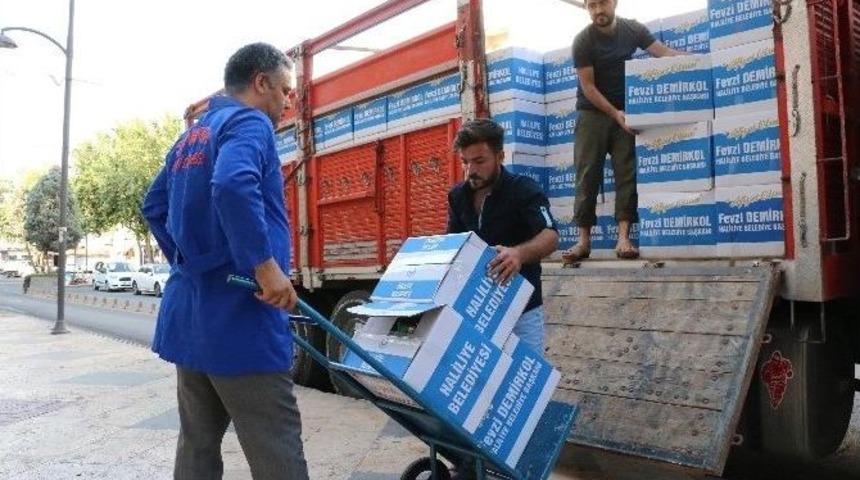Belediye Başkanından Aşevine Bin Adet Gıda Kolisi