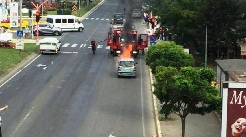 Seyir Halindeki Otomobil Alev Aldı