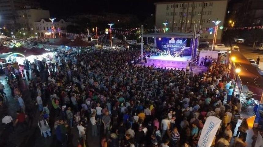 Radyocu G&ouml;lge Manisalılarla Buluştu