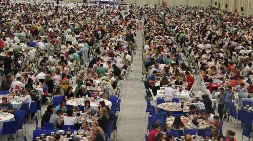 35 Yıllık İftar Geleneği T&uuml;yap&rsquo;ta Devam Etti