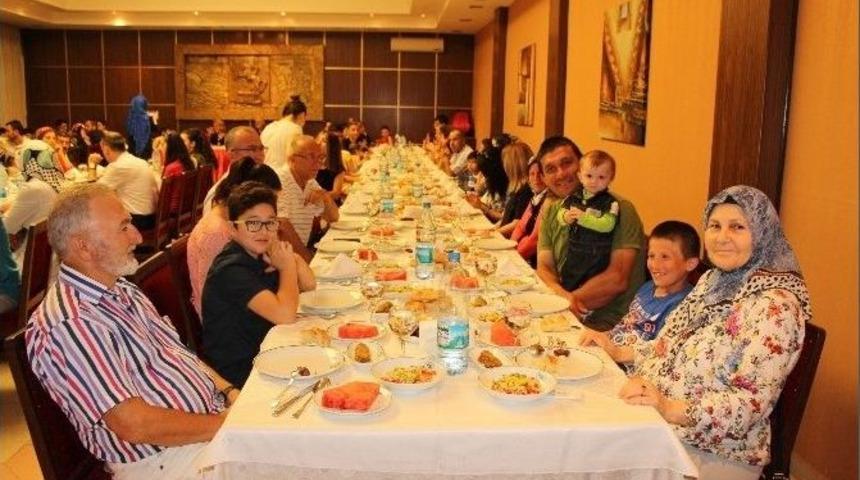 L&ouml;sam&rsquo;dan Anlamlı İftar