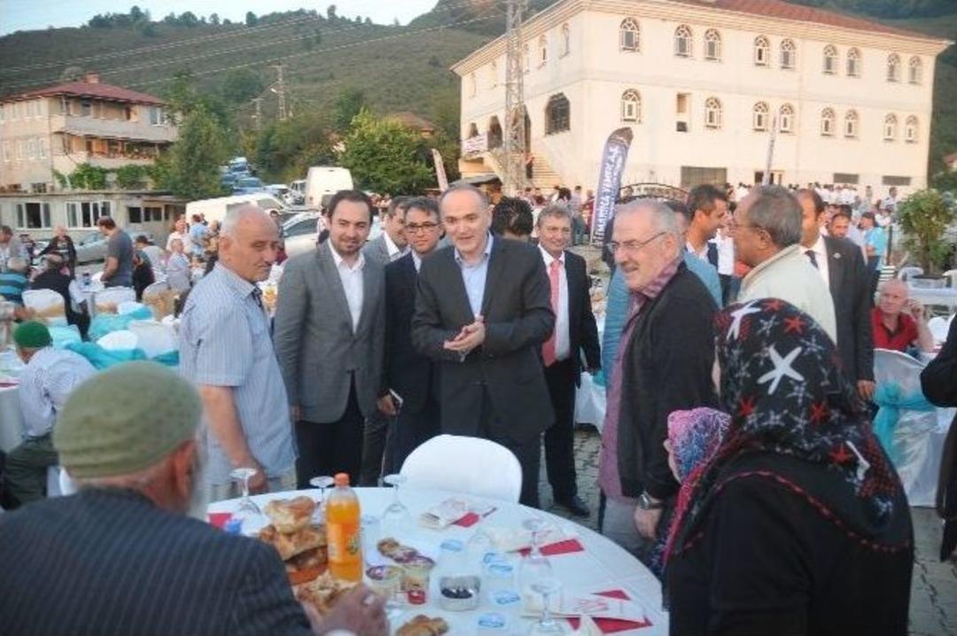 Bilim, Sanayi Ve Teknoloji Bakanı &Ouml;zl&uuml;, Ak&ccedil;akoca&rsquo;da İftara Katıldı