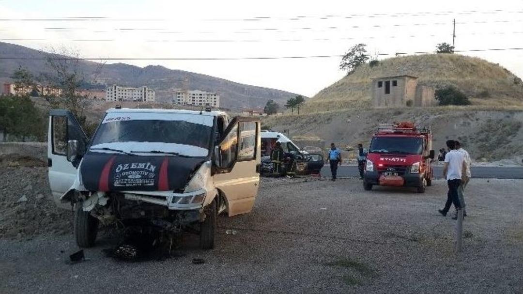 Malatya&rsquo;da İftar Vaktinde Trafik Kazası: 4 Yaralı