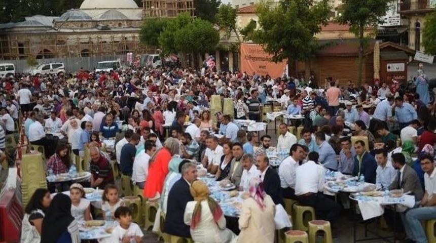 Uşak Ak Parti İftar Yemeğinde Buluştu