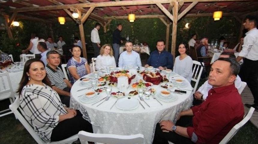 Menderes&rsquo;te Gazi Ve Şehit Aileleriyle Fitar