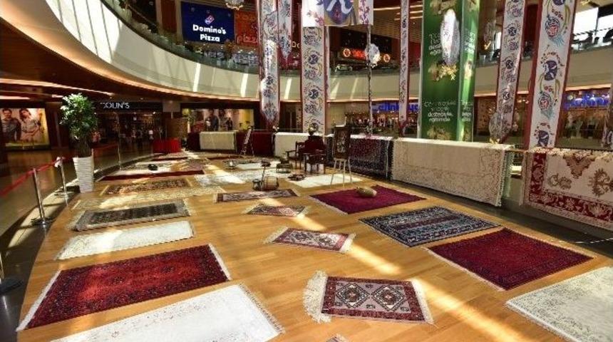 Başkan G&uuml;rkan, Halı Sergisini Gezdi