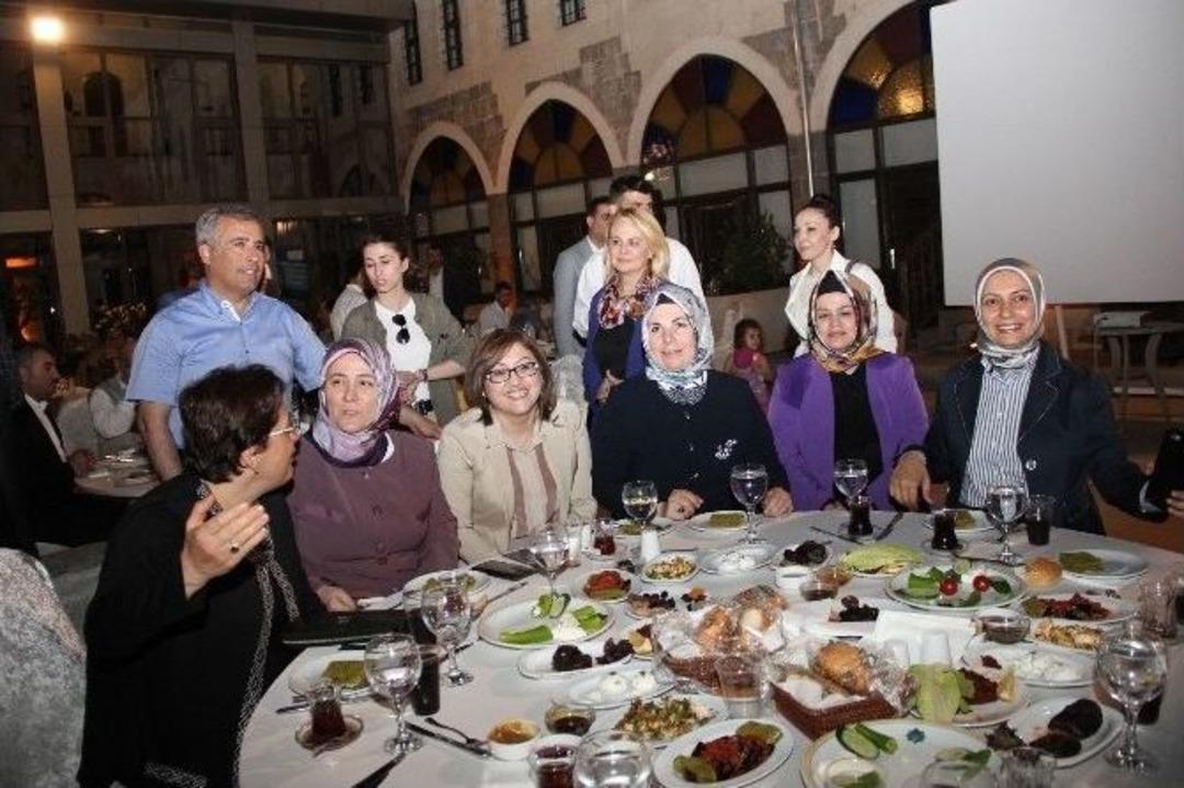 G&uuml;l Ve Şahin Şirehan&rsquo;da Gen&ccedil;lere Seslendi