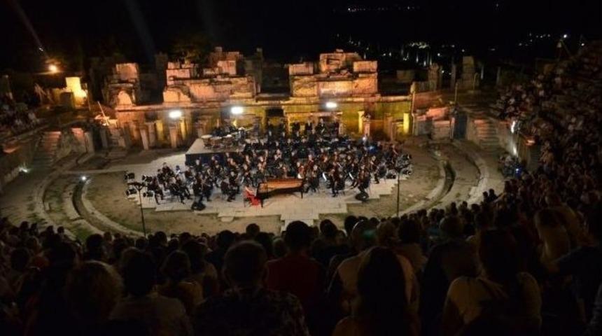 Efes Antik Tiyatro&rsquo;da Muhteşem Kapanış