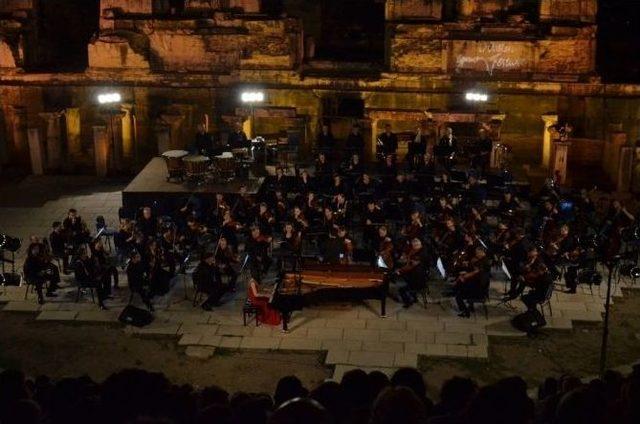 Efes Antik Tiyatro’da Muhteşem Kapanış