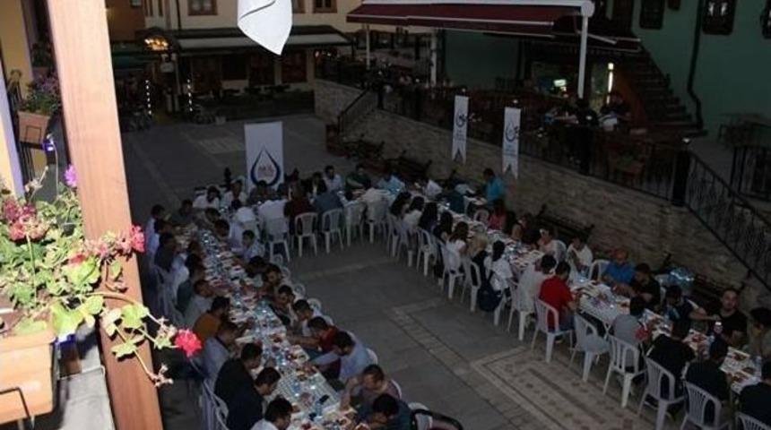 Akil Gen&ccedil;ler Platformundan İftar Yemeği