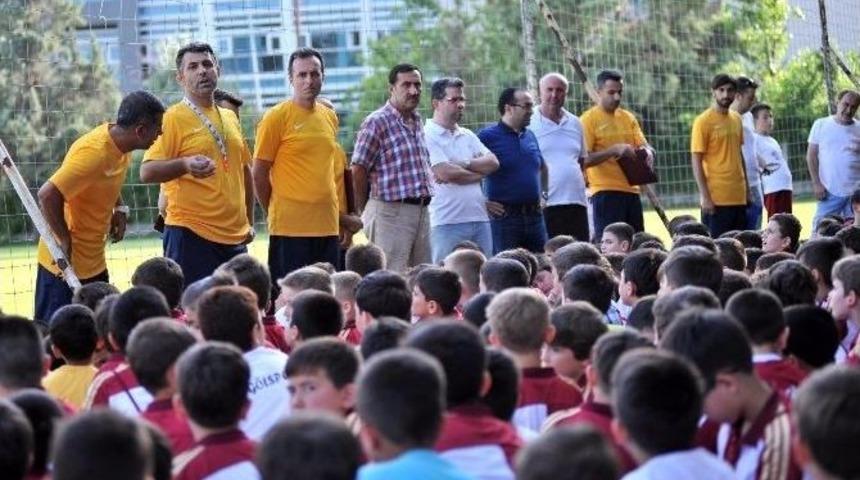 İneg&ouml;lspor&rsquo;da Geleceğin Yıldızları &Ccedil;alışmalara Başladı