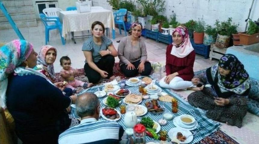 Ak Parti Kadın Kolları Günde 4 İftar Programı Düzenliyor