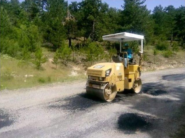 Demirci Gördes Arasındaki Yolda Yama Çalışması 1