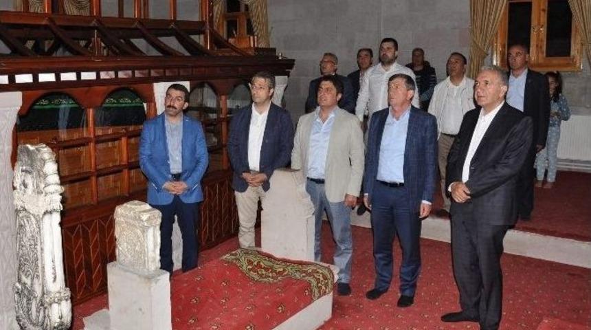 Başkan Revi Ve Beraberindekilerden Kars’a Anlamlı Ziyaret