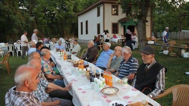 120 Yıllık Camide Ezan Sesleri Tekrar Yükseldi