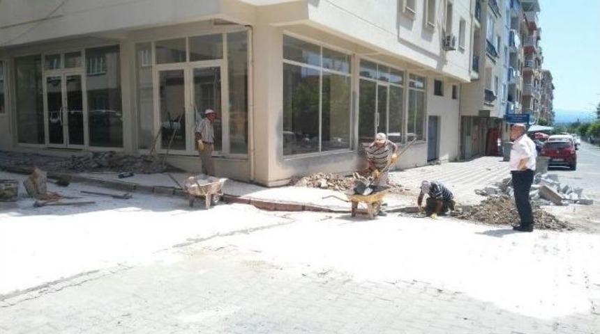 Bozulan Yollara Kilit Parke Taşıyla &Ccedil;&ouml;z&uuml;m