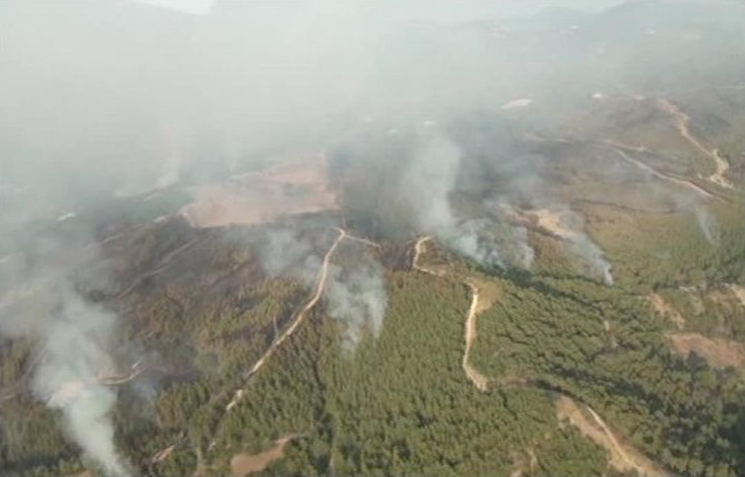 Kumluca&rsquo;daki Yangın Havadan G&ouml;r&uuml;nt&uuml;lendi