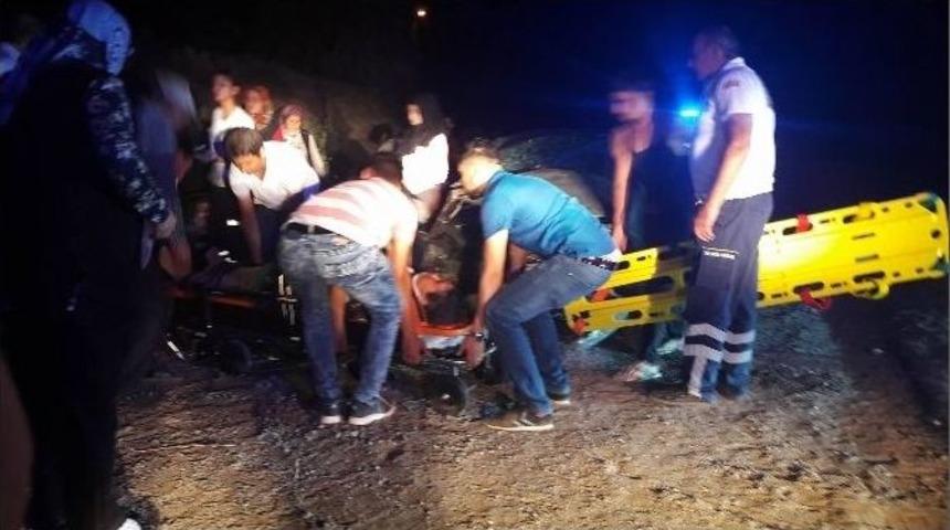 Ulukışla’da Otomobil Refüje Uçtu: 2 Yaralı