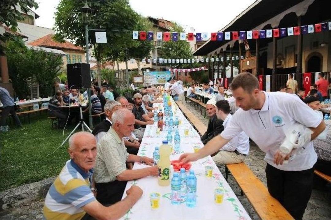 Kosova&rsquo;da 2 Bin Kişi Şanlıurfa Sofrasında İftarlarını A&ccedil;tı