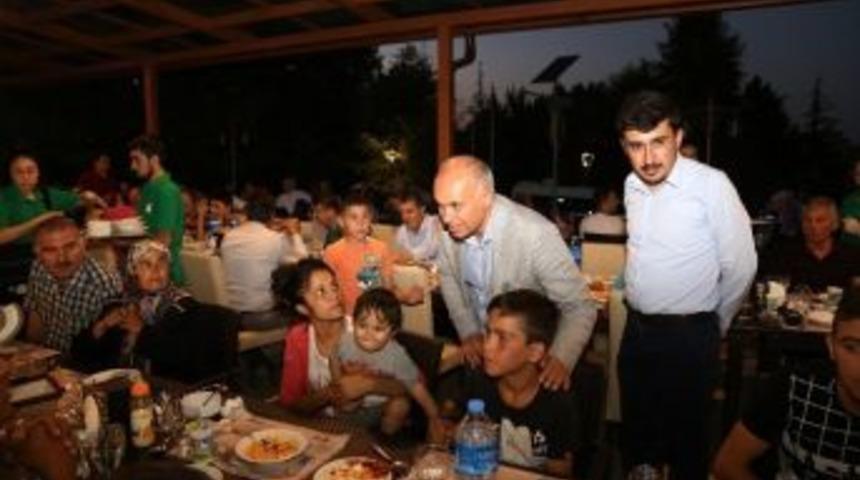 Belediyeden Yetim Ve &Ouml;ks&uuml;zlere İftar Yemeği