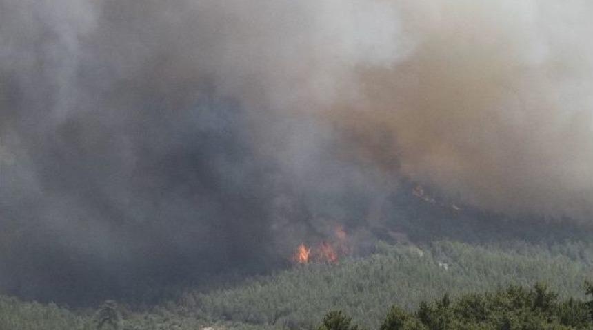 Adrasan&rsquo;da &Ccedil;ıkan Yangın &Ccedil;ıralı Ve Olimpos&rsquo;u Da Tehdit Ediyor