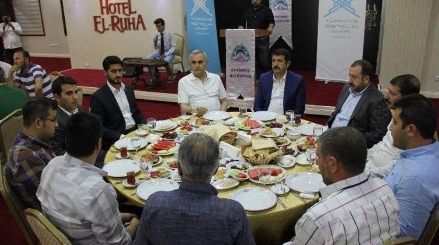 Ekinci Gen&ccedil;lerle İftar Yemeğinde Bir Araya Geldi